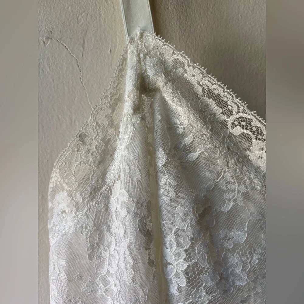 Vintage y2k black and white slip with lace details